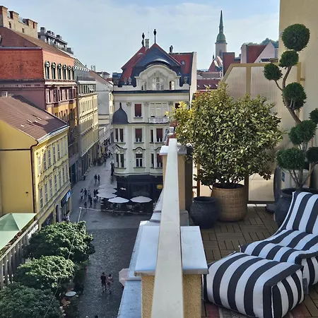 Terrace In Old Town - Castle & Cathedral View شقة براتسيلافا
