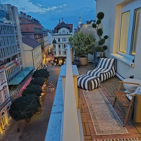 Terrace In Old Town - Castle & Cathedral View شقة *
