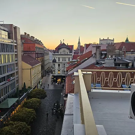 Terrace In Old Town - Castle & Cathedral View דירה *