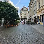 Terrace In Old Town - Castle & Cathedral View *